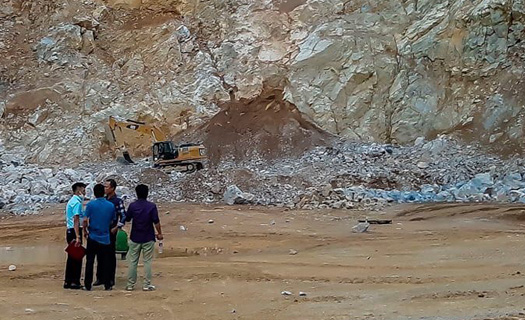 Vụ sập mỏ đá Điện Biên: Tìm kiếm nạn nhân còn lại dưới hàng trăm mét khối đá